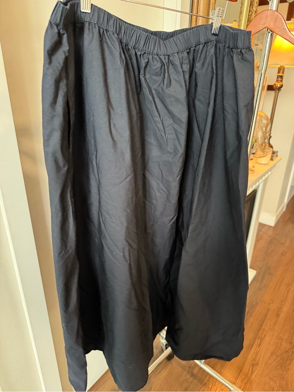 Aritzia Black Elastic-Waist Hybrid Shorts